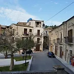 Casa Natia לינה וארוחת בוקר פאבארה