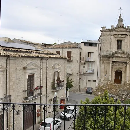 Couette-café Casa Natia 3*